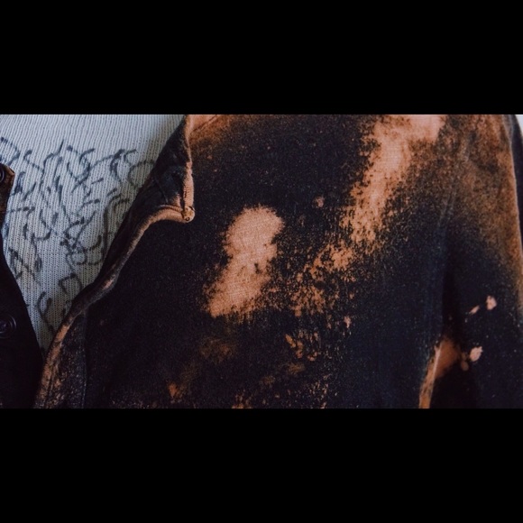 Bleached black T - Picture 3 of 4